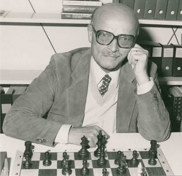 Datei:Louis Perridon Uni Augsburg.jpg