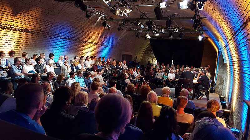 Datei:Veranstaltung Verfassung lesen.jpg