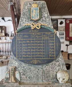 Kriegerdenkmal aus Holz für sechs Vermisste aus Wertach im Allgäu und Umgebung. Das in Form einer Pyramide mit bayerischem Königswappen versehene Denkmal dokumentierte vier Vermisste aus dem Russlandfeld 1812 und zwei Freiwillige aus den Befreiungskriegen. (Heimatmuseum Wertach)