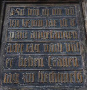 Bauinschrift von 1468, Frauenkirche, München, gotische Minuskel. (Foto: Franz-Albrecht Bornschlegel)