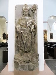 Grabmal für Bischof Johann III. von Grumbach (gest. 1466, reg. 1455-1466) im Würzburger Kiliansdom. (Foto von Wolfgang lizensiert durch CC BY-NC-SA 3.0 DE via Würzburg Wiki)