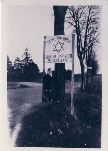 Datei:Ortsschild Foehrenwald 1945.jpg