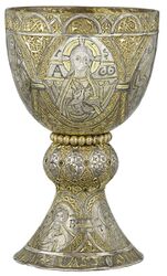 Der Tassilo-Liutpirc-Kelch. Ansicht mit Christus-Medaillon. In der Inschrift auf dem Fuß steht der Name Tassilo unter Christus. (Fotograf: Volker Iserhardt, Römisch-Germanisches Zentralmuseum Mainz)