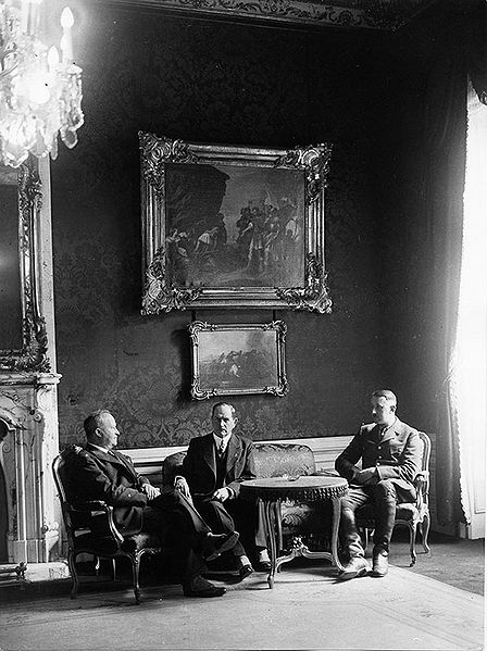 Datei:Berlin Epp Esser Bay Gesandtschaft.jpg