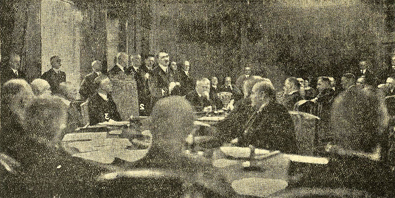 Datei:Hitler vor Reichsrat 1933.jpg