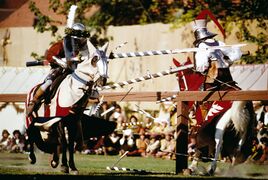 Szene vom Ritterturnier aus dem Jahre 1985 anlässlich der Feierlichkeiten zur Erinnerung an die Landshuter Hochzeit. (Foto Müller, Verein "Die Förderer" e. V.)