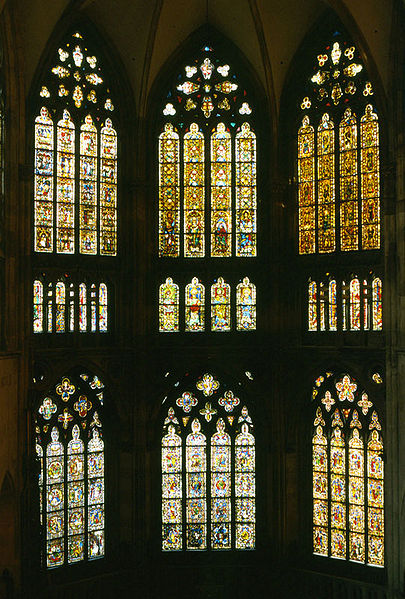 Datei:Regensburger Dom Hauptchor Glasfenster.jpg