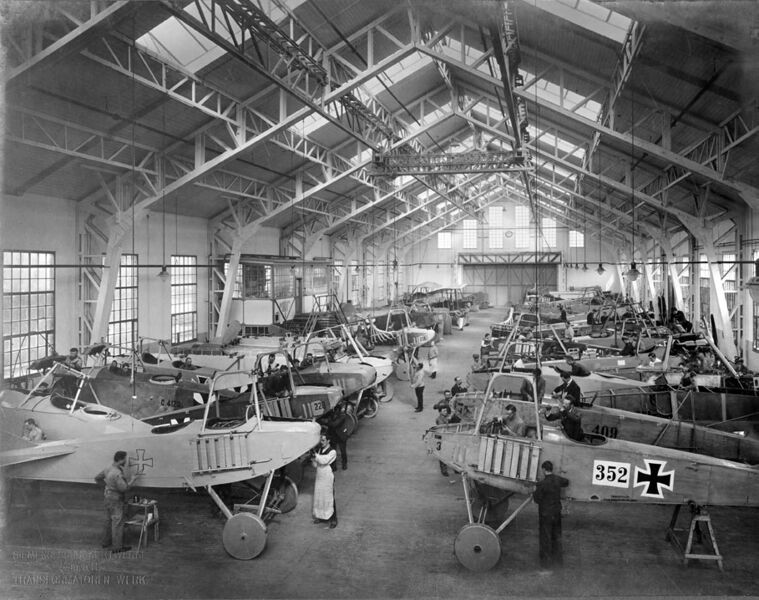 Datei:Flugzeugproduktion Siemens 1916.jpg
