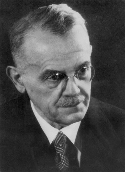 Datei:Otto Hipp ca 1945 DE-1992-FS-PER-H-0455-01.jpg