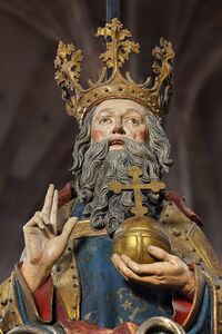 Gott-Vater hält in der linken Hand die Weltkugel, seine rechte ist zum Segen erhoben. (Foto: Thomas Bachmann)t