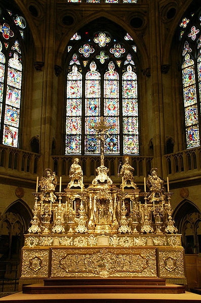 Datei:Regensburger Dom Hochaltar.jpg