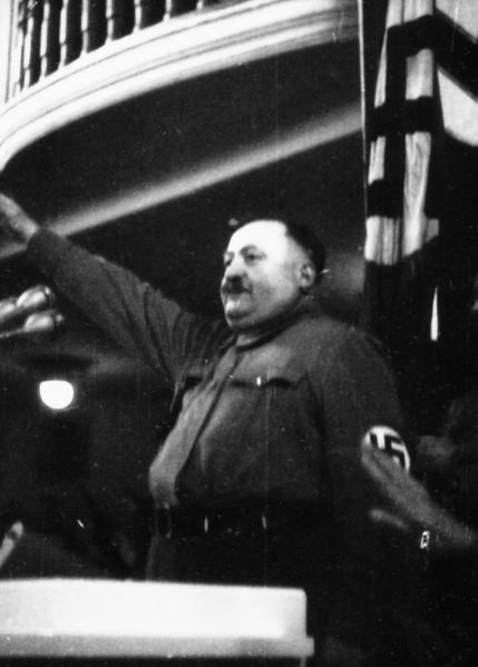 Datei:Christian Weber 1938 2.jpg