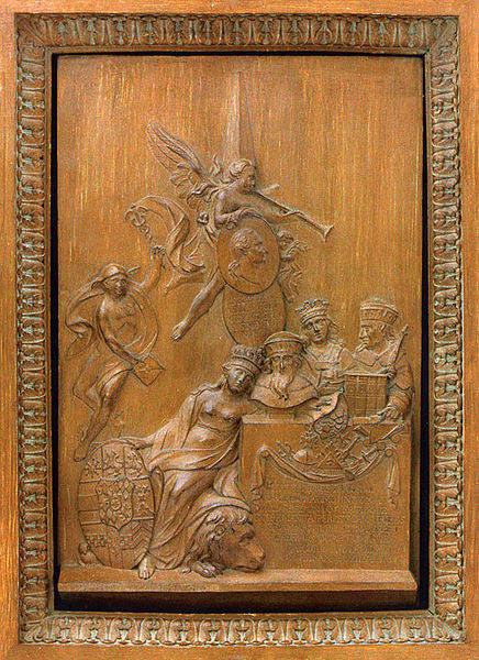 Datei:Holzrelief Allegorie 400 Jahre Universitaet Heidelberg.jpg