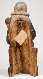 "Sitzende Maria mit Kind", Rückseite (Mü.-Nr. 6069 auf einem NSDAP-Formular, Bayerisches Nationalmuseum). (Bayerisches Nationalmuseum, Inv.-Nr. 65/157, Foto-Nr. D69680, Foto: Bastian Krack)