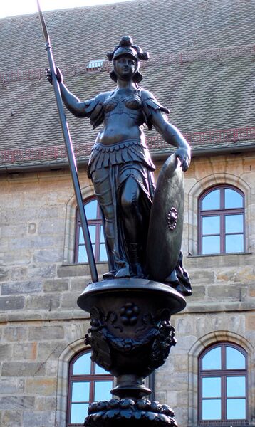 Datei:Athenebrunnen im Kollegienhof 2011.jpg