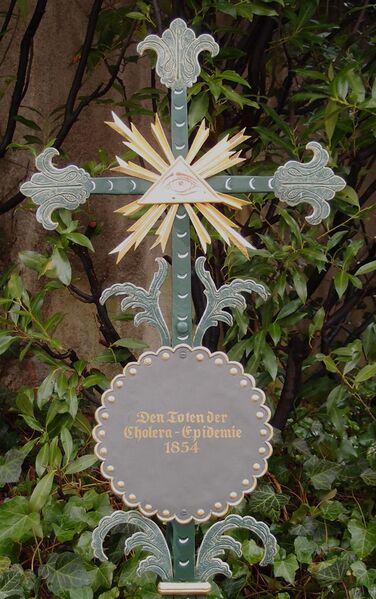 Datei:Gedenkkreuz Cholera Muenchen Haidhausen 1854.jpg