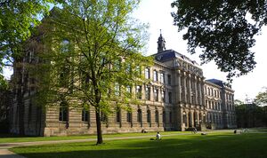 Die Schlossgartenseite des Kollegienhauses. (Universitätsarchiv Erlangen-Nürnberg E5/3b Nr. 77, Foto: Erich Malter)