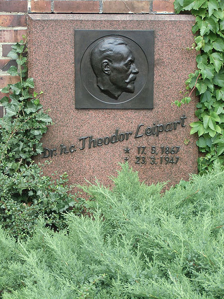 Datei:Grabstein Leipart.jpg