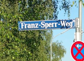 1947 wurde im Stadtteil Fasanerie in München ein Weg nach Franz Sperr benannt. (Foto: Bodo Rittenauer)