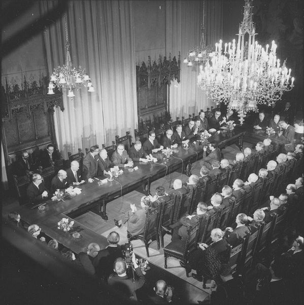 Datei:Stadtratsdebatte Muenchen 1967.jpg
