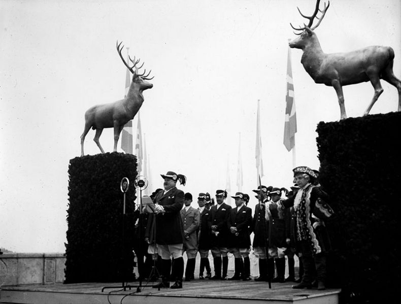 Datei:Eroeffnung Jagdmuseum Ansprache Christian Weber 1938.jpg