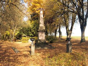 Anlage mit Kriegerdenkmälern in Furth im Wald. (Fotografie von Peter Morsbach, 2009. Bayerisches Landesamt für Denkmalpflege)