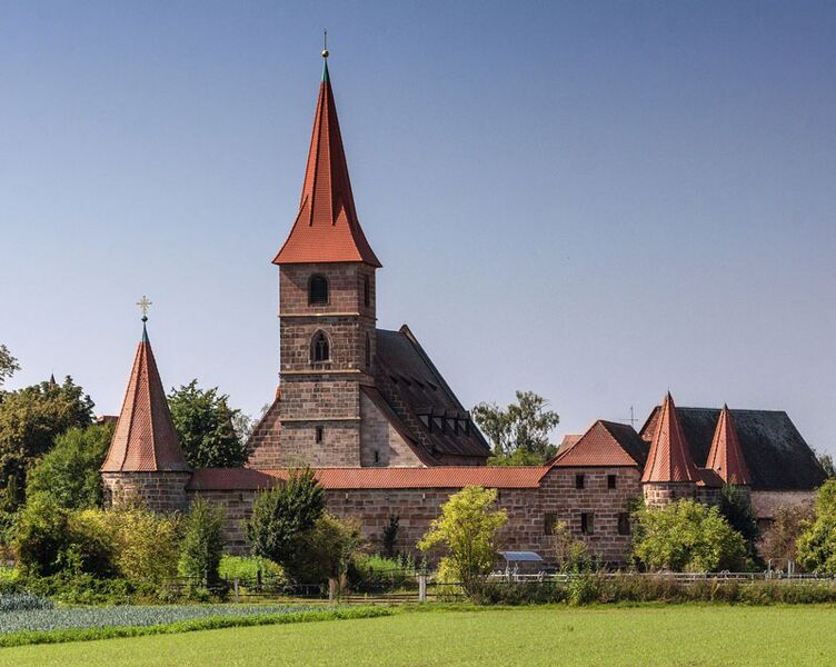 Datei:Wehrkirche Kraftshof St. Georg.jpg