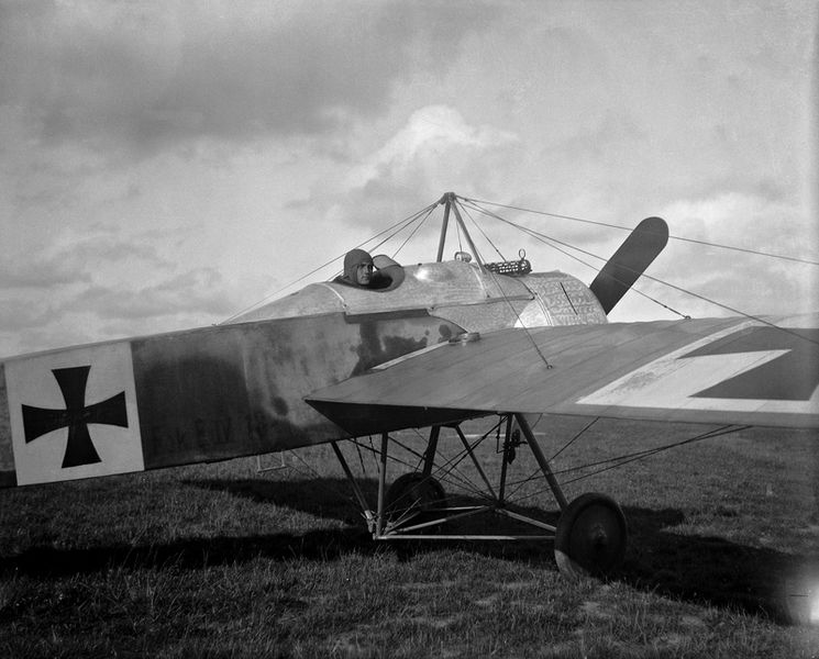 Datei:Fokker Kampfeinsitzer Flugzeug.jpg