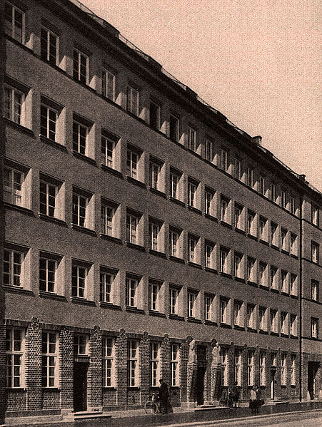 Datei:Postamt München.jpg