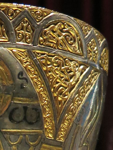 Datei:Ausschnitt Tassilokelch.jpg