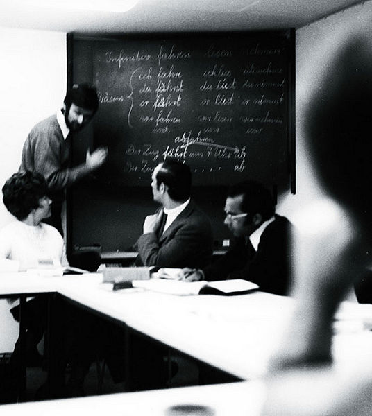 Datei:Deutschunterricht Ausländische Mitarbeiter.jpg
