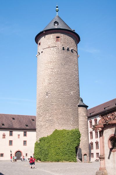 Datei:Bergfried Festung Marienberg.jpg