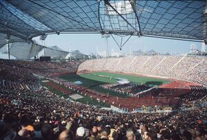 Blick auf die Eröffnungsfeier im Olympiastadion München am 26.08.1972. (Sven Simon/Süddeutsche Zeitung Photo)