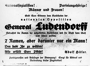 Plakat der NSDAP zur Reichspräsidentenwahl am 26. April 1925: "7 Namen, aber darunter nur ein Mann!", Fotografie. (Bayerische Staatsbibliothek, Fotoarchiv Hoffmann)
