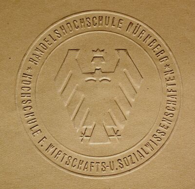 Das Siegel der Hochschule in der graphisch modern gehaltenen Fassung von 1925. (Universitätsarchiv Erlangen-Nürnberg E10/1 Nr. 22)
