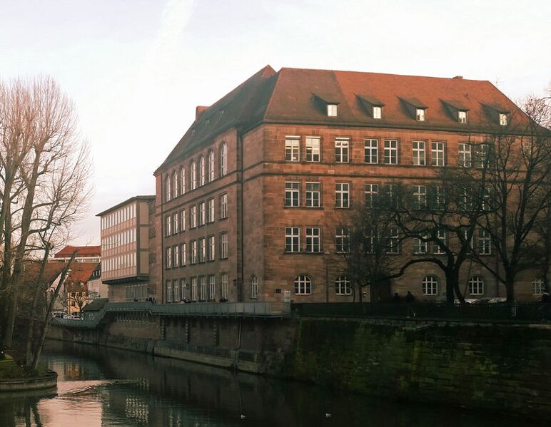 Datei:Handelshochschule Nuernberg Findelgasse 7+9.jpg