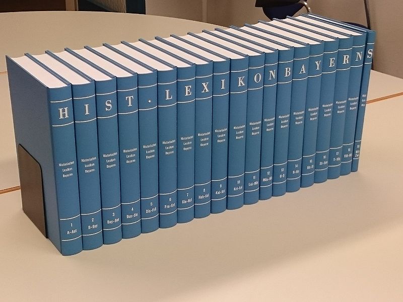Datei:Lexikon Bände.JPG