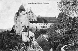 Ansicht der Burg Trausnitz auf einer Postkarte um 1911. (Bayerische Staatsbibliothek, Bildarchiv port-015475)