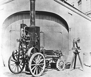 Mobile elektrische Beleuchtungsanlage mit Dampfmaschine, Dynamomaschine und Scheinwerfer, um 1873. (Siemens Historical Institute)