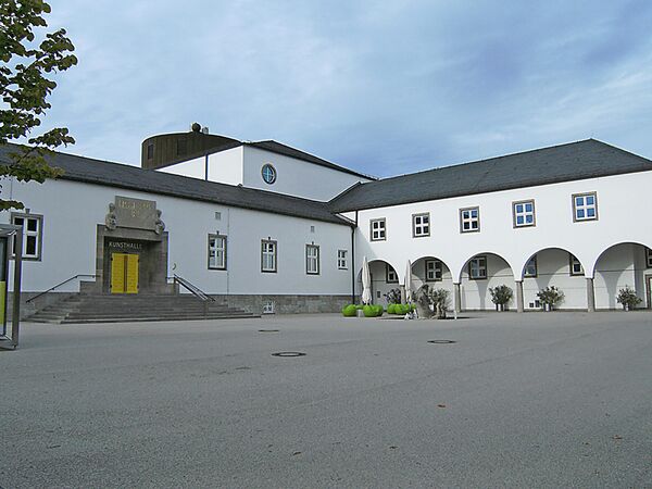 Das Ernst-Sachs-Bad wurde 1931 bis 1933 nach Plänen des Architekten Roderich Fick (1886-1955) errichtet. Nach einem Umbau befindet sich dort seit 2009 die Kunsthalle Schweinfurt. Foto 2012. (Foto: privat)