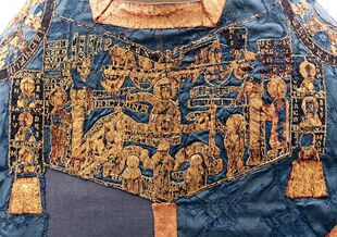 Die Vorderseite des blauen Bamberger Rationale. (Diözesanmuseum Bamberg, Inv.Nr. 3.1.0002, Foto: Uwe Gaasch)