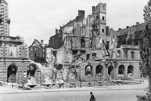 Die zerstörte Opernstraße in Bayreuth nach dem Luftangriff 1945. (Stadtarchiv Bayreuth, Fotosammlung/Stadtbauamt – Opernstraße)