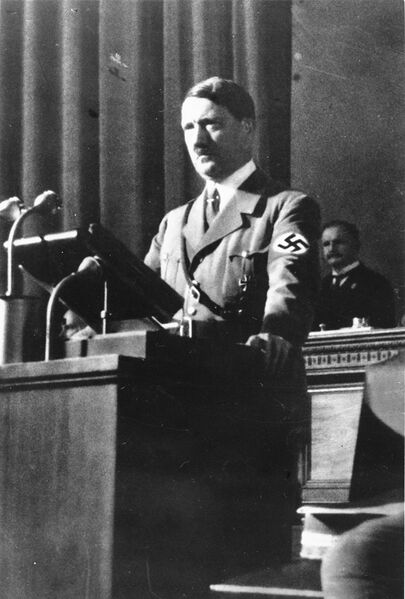 Datei:Hitler Reichsparteitag 1935 2.jpg