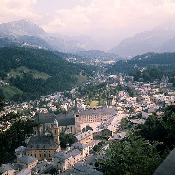 Datei:Schloss Berchtesgaden.jpg