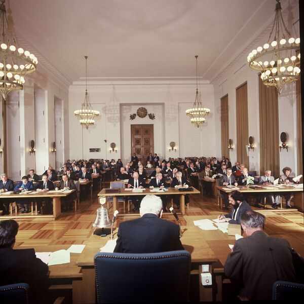Datei:Vollsitzung Bayerischer Senat 1987.jpg