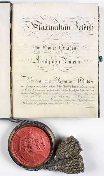 Datei:Eroeffungsseite Verfassung Bayern 1818.jpg