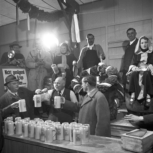 Datei:Thomas Wimmer Anzapfen 1955.jpg