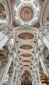 Abfolge der Langhauskuppen, vollendet 1684. (Fotografie: Dioys Asenkerschbaumer, auch in: Möseneder, Karl: Der Dom zu Passau, Regensburg 2015, 64)