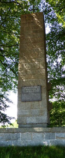 Datei:Denkmal Schlacht Hiltersried.jpg