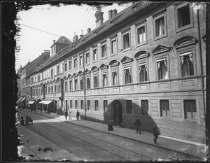 Das ehem. Theatinerkloster in München war bis 1945 neben dem Innenministerium auch Sitz der Obersten Baubehörde. Foto von 1911. (Stadtarchiv München, DE-1992-FS-NL-PETT1-309, lizenziert durch CC BY-ND 4.0)